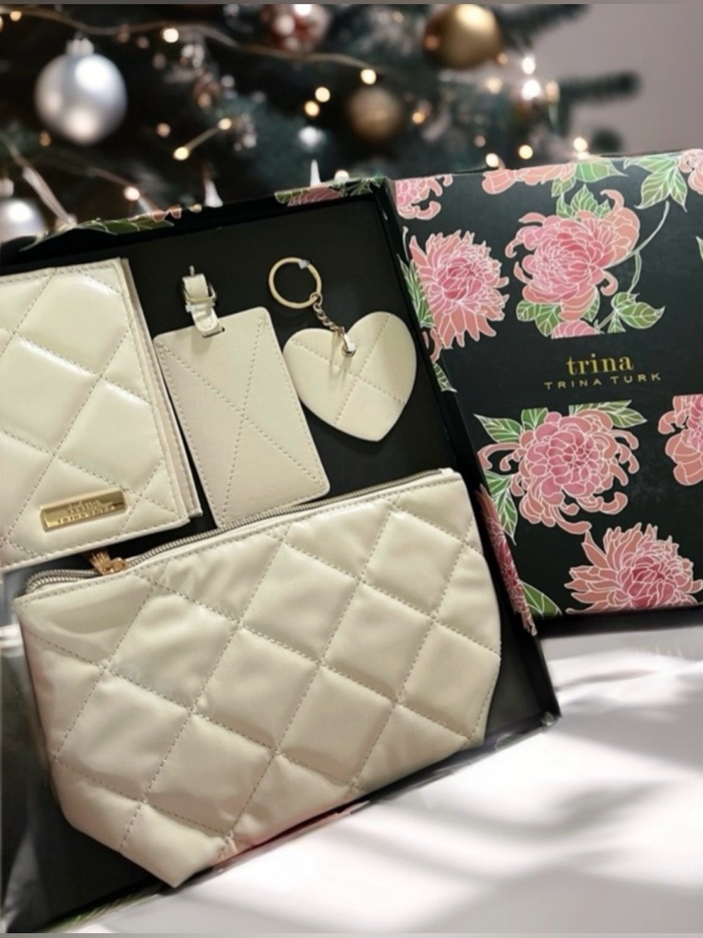 TRINA TURK Gift Boxed Travel Accessory Set